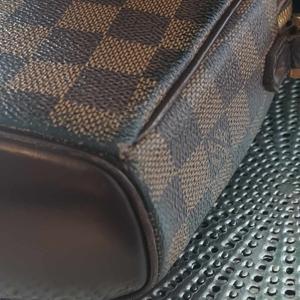 Louis Vuitton Damier Crossbody Bag - Picture 5 of 10